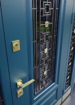 Декоративная ковка 246к-1, установленная на уличную дверь